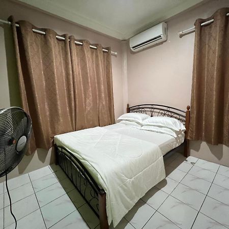 Hanif Homestay Кучинг Экстерьер фото