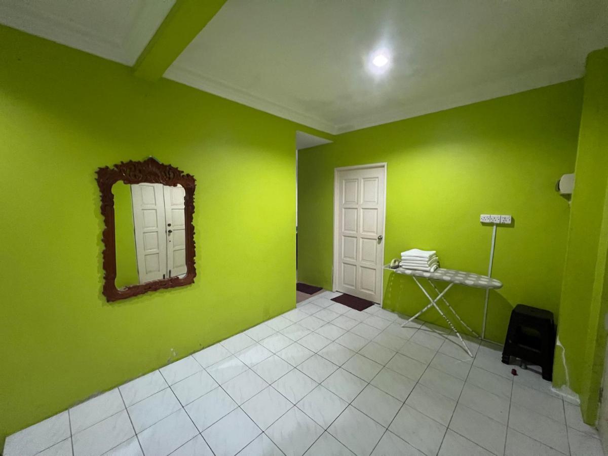 Hanif Homestay Кучинг Экстерьер фото